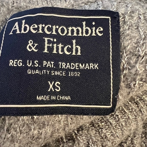 Women’s XS Abercrombie & Fitch Grey Sweater - Picture 2 of 3